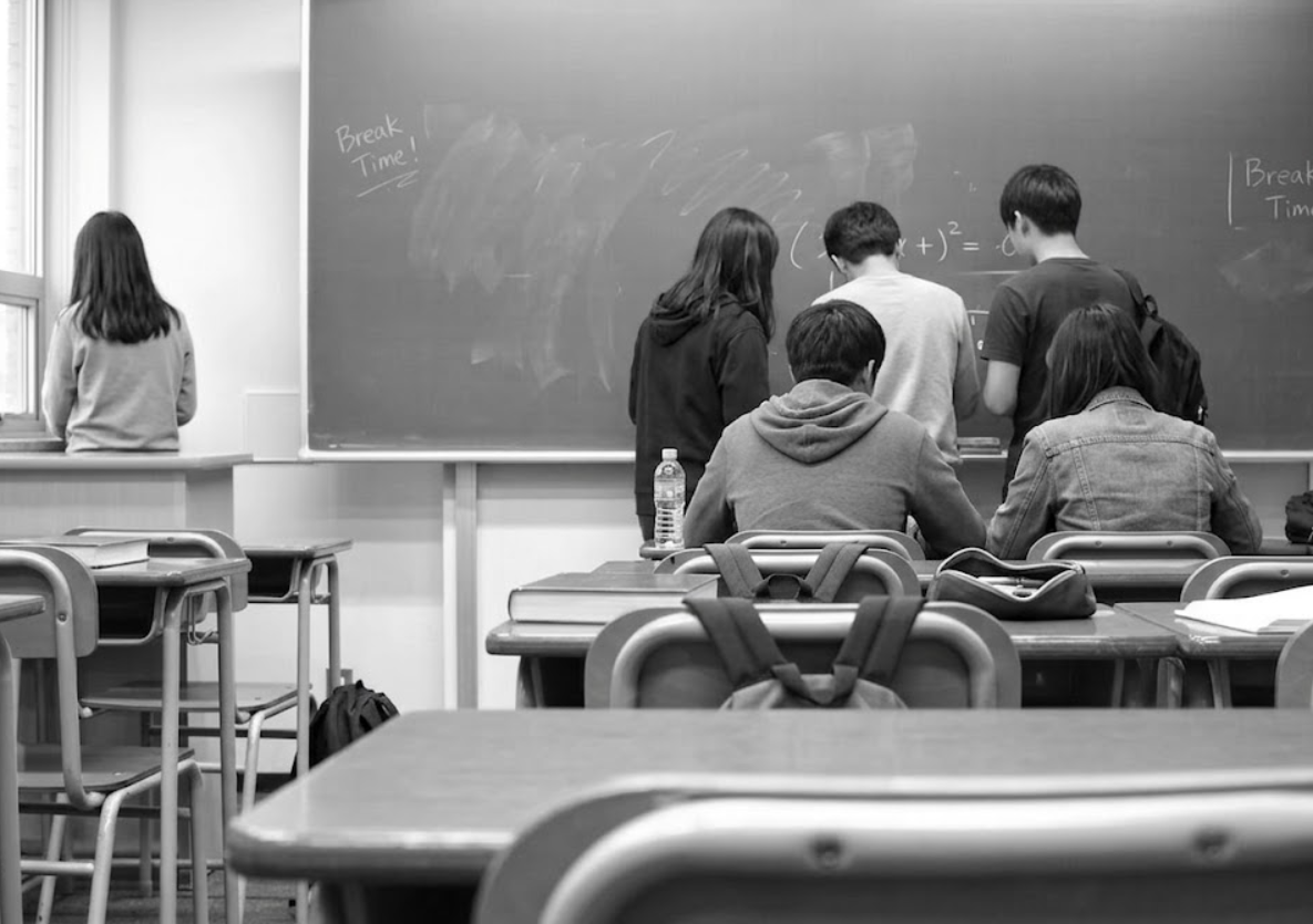 Licee din 15 orașe din România, evaluate de elevi și părinți.